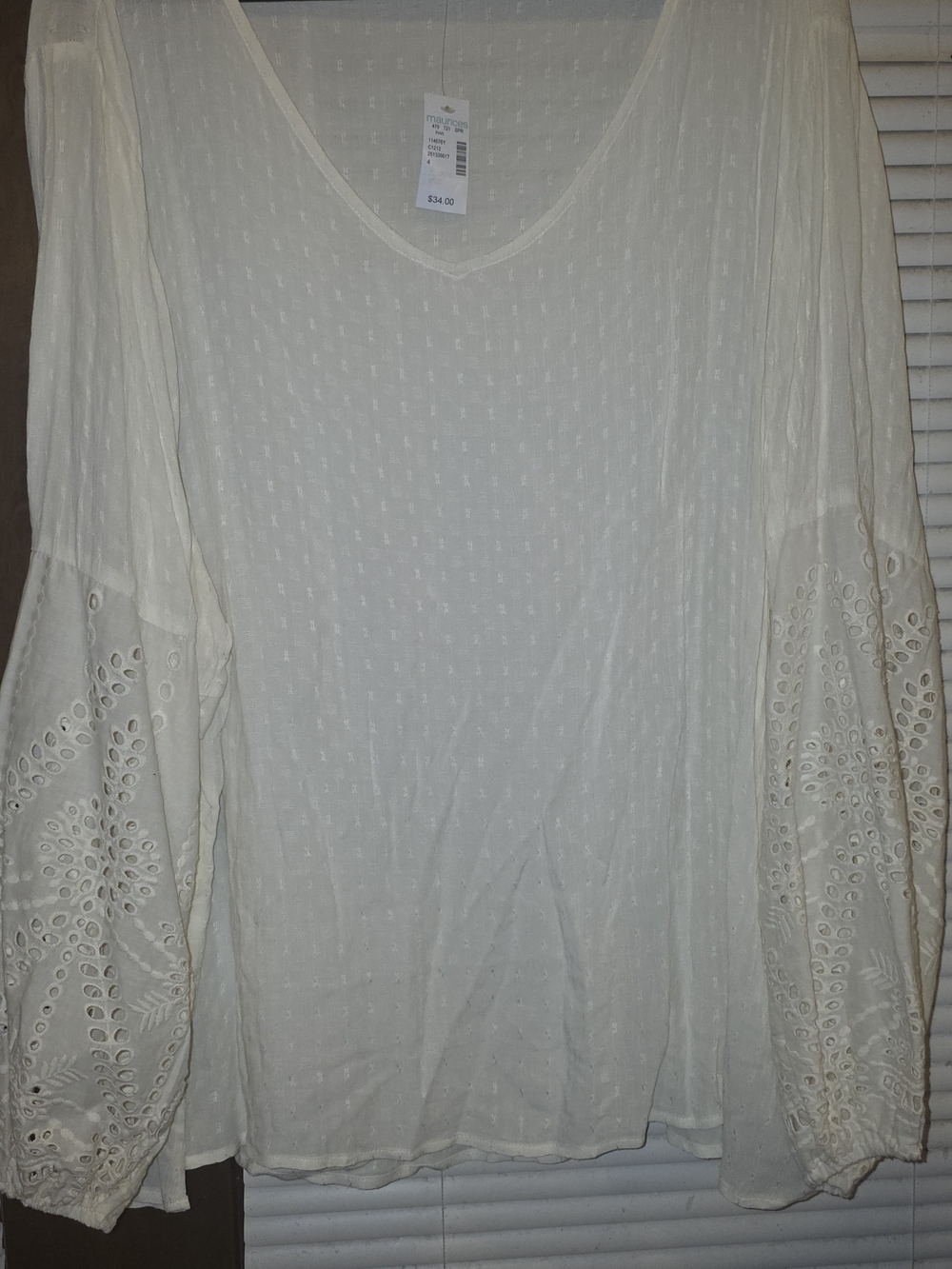 Nwt Maurices Cream Eyelet Bell Sleeve V-Neck Blouse Sz 4